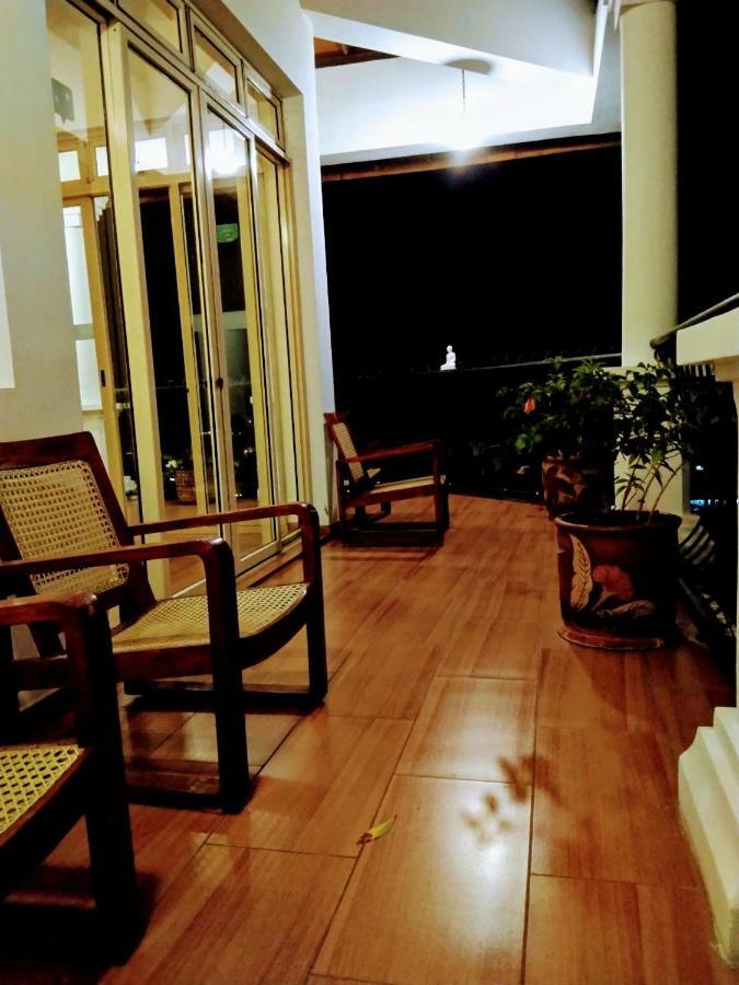 36 Bed & Breakfast Канді Екстер'єр фото